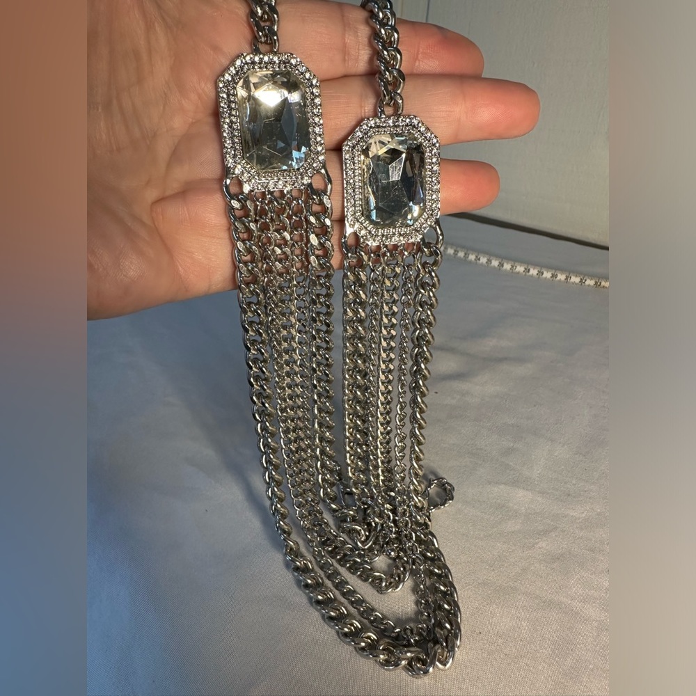 Heavy silvertone rhinestone statement necklace - Picture 6 of 6